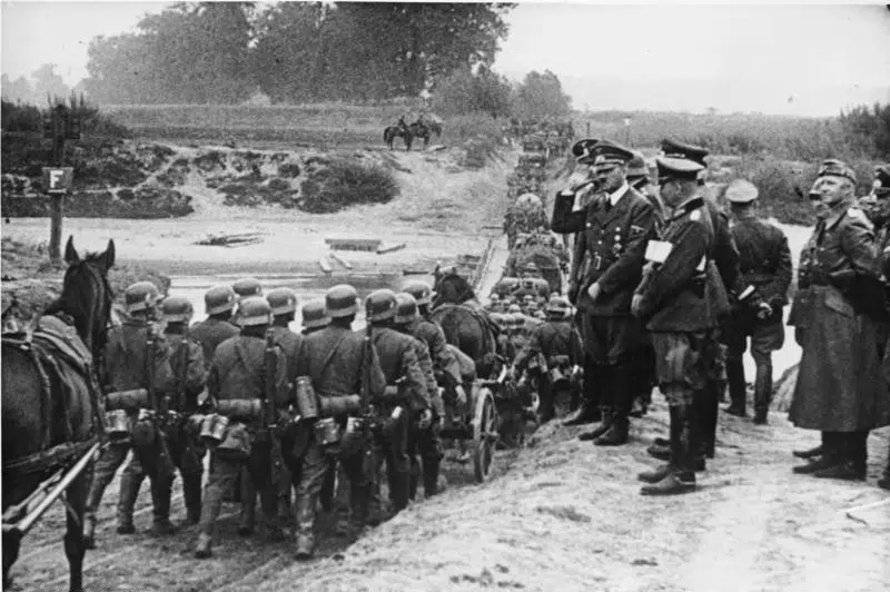 Hitler inspekterar invasionen av Polen