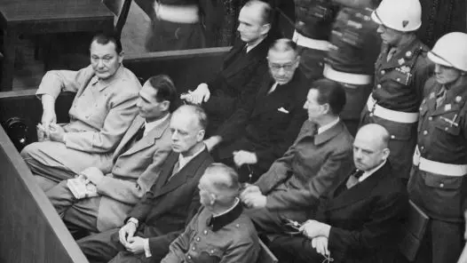 Krigets lagar - I Nürnbergsrättegångarna straffades nazister för sina krigsbrott.
