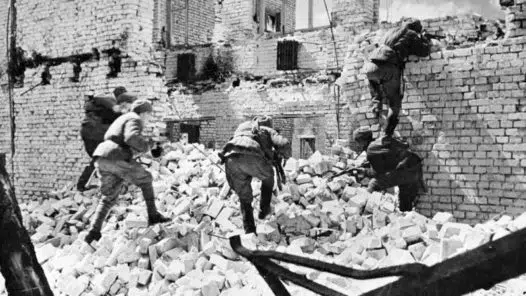Sovjetiska trupper anfaller i Stalingrad i juli 1942