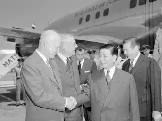 USA ger sig in i Vietnamkriget