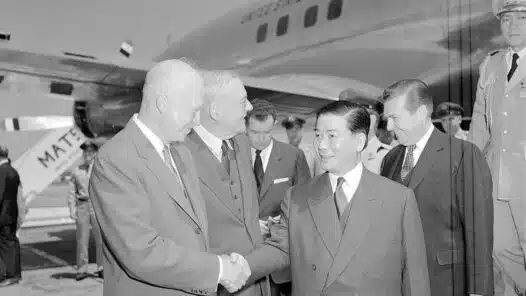 USA ger sig in i Vietnamkriget